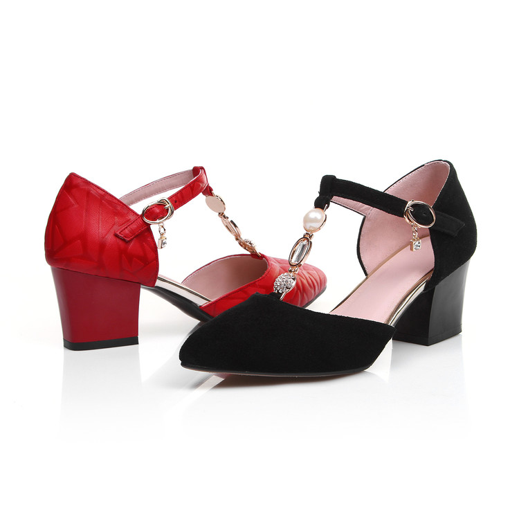 Women's Low-Top Leather Sandals with T-Strap and Chunky Mid Heel - Image 4
